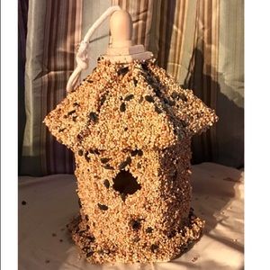 BIRDSEED BIRDHOUSE - GAZEBO STYLE